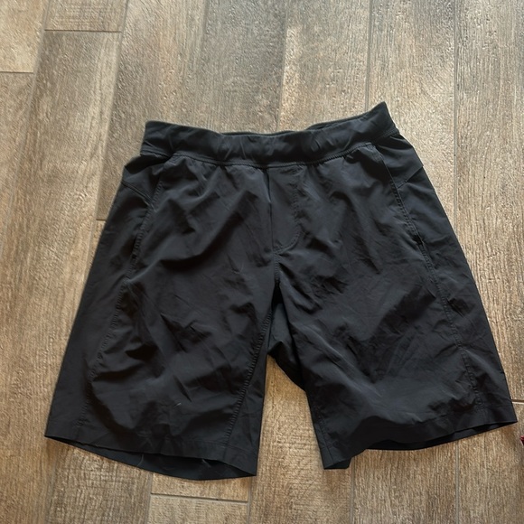 Black men’s Lululemon shorts - Picture 1 of 3